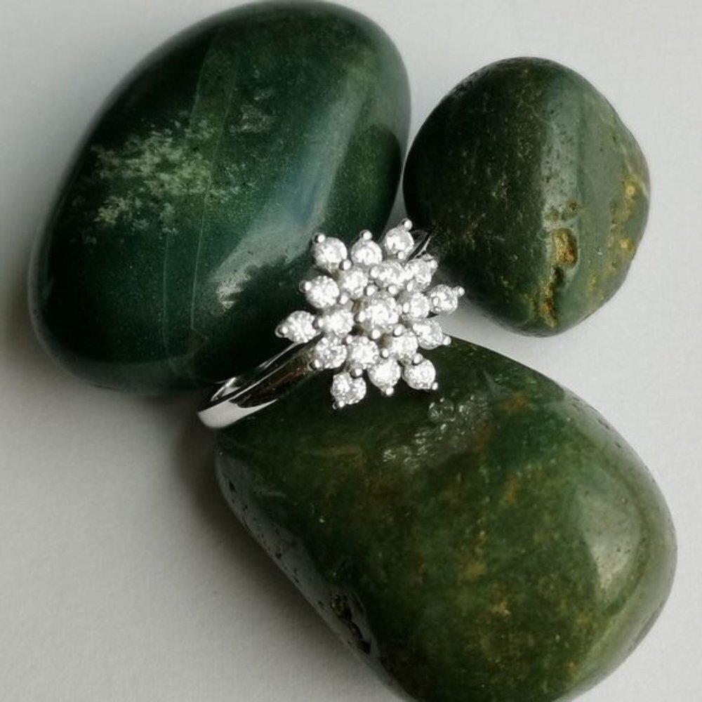 New sterling silver cz  starburst cluster  ring size 6